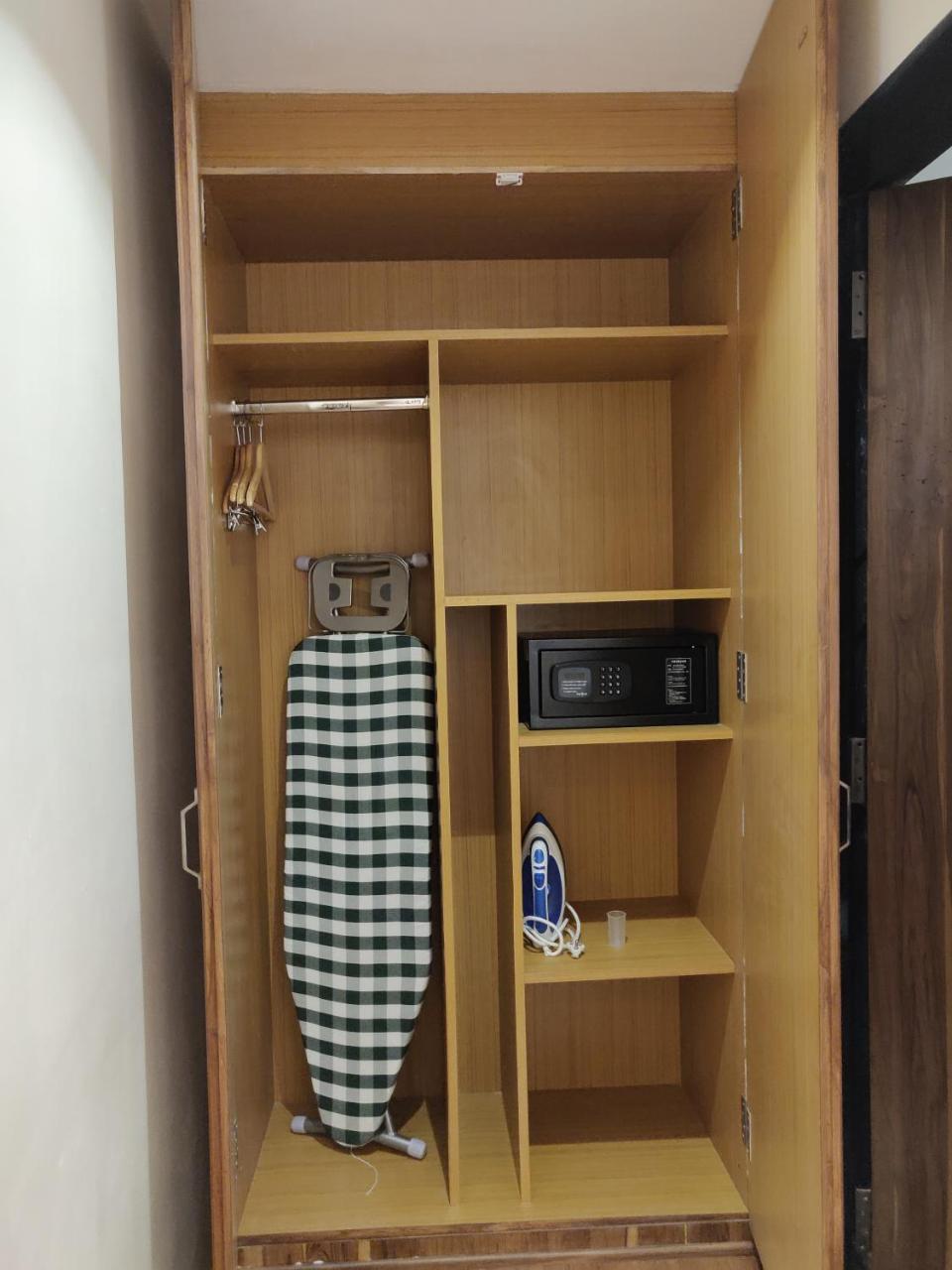 Sai Neem Tree Hotel เชอร์ดี ภายนอก รูปภาพ