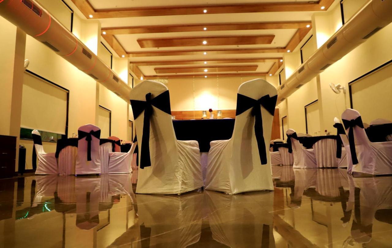 Sai Neem Tree Hotel เชอร์ดี ภายนอก รูปภาพ