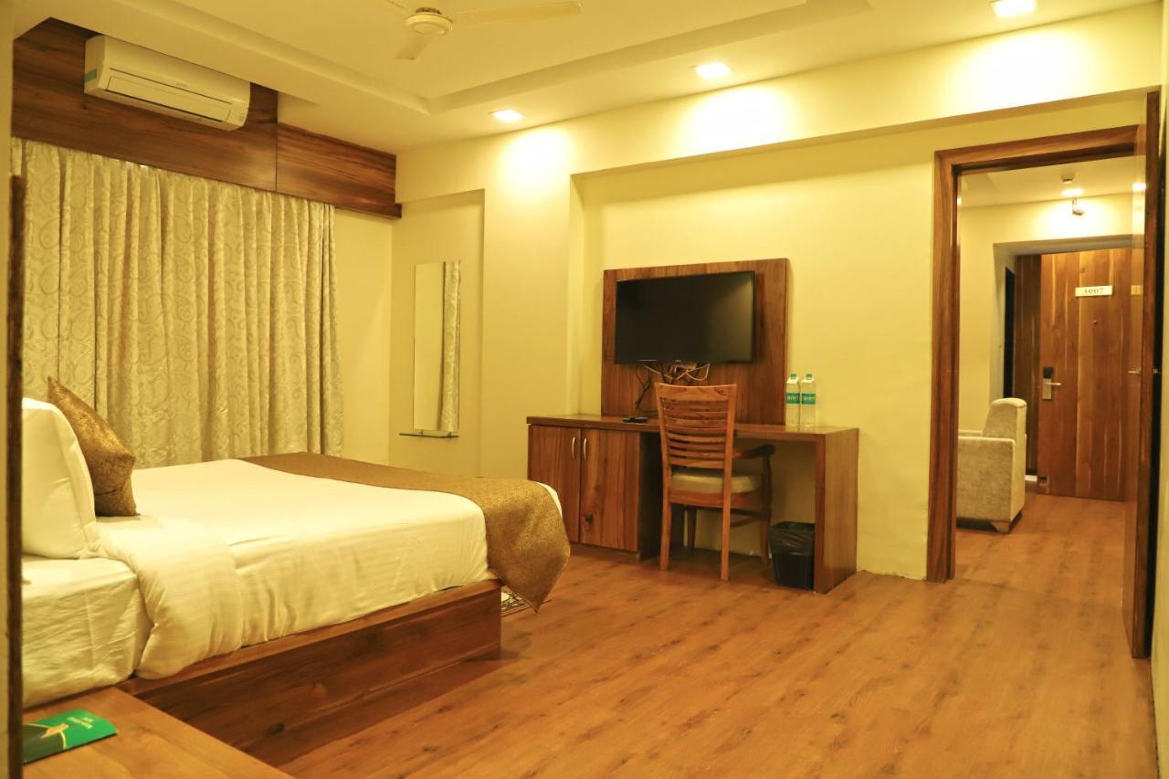 Sai Neem Tree Hotel เชอร์ดี ภายนอก รูปภาพ
