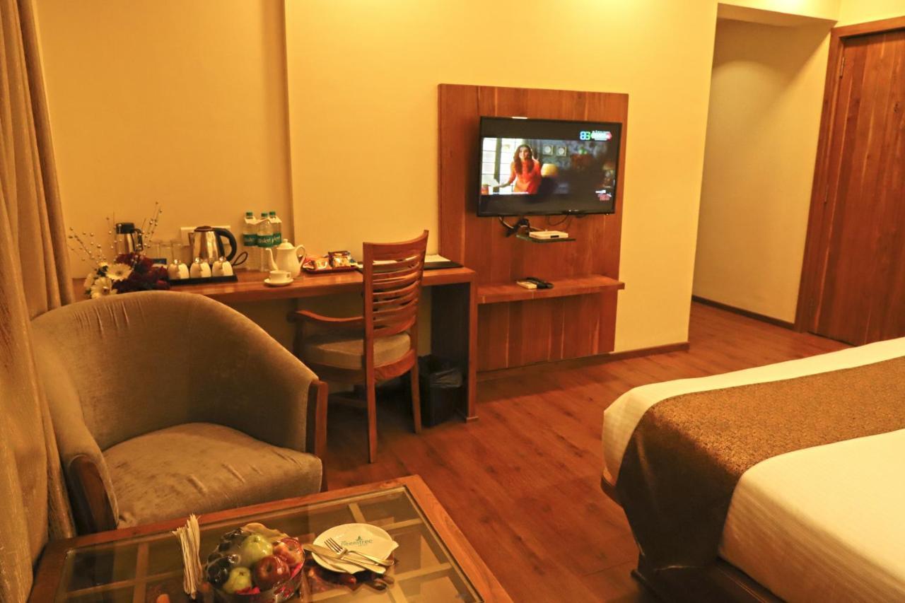 Sai Neem Tree Hotel เชอร์ดี ภายนอก รูปภาพ