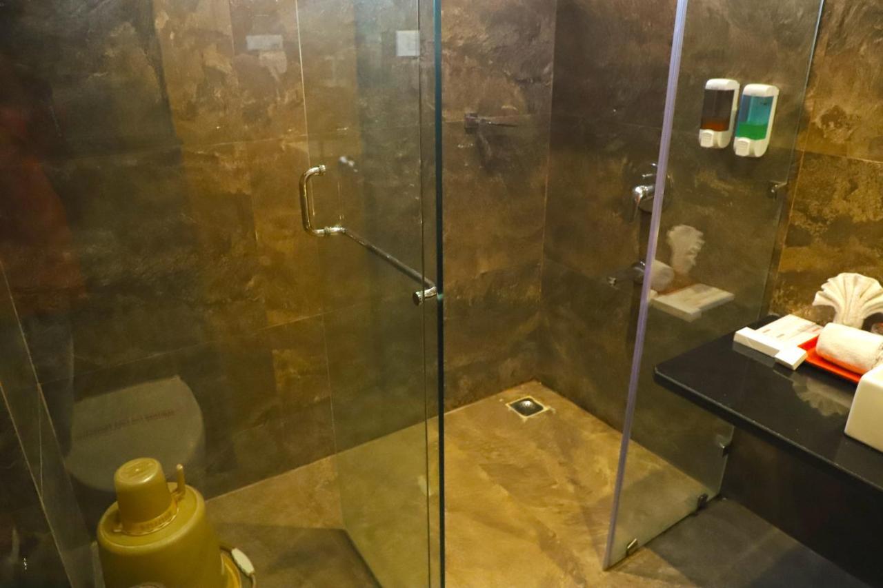 Sai Neem Tree Hotel เชอร์ดี ภายนอก รูปภาพ