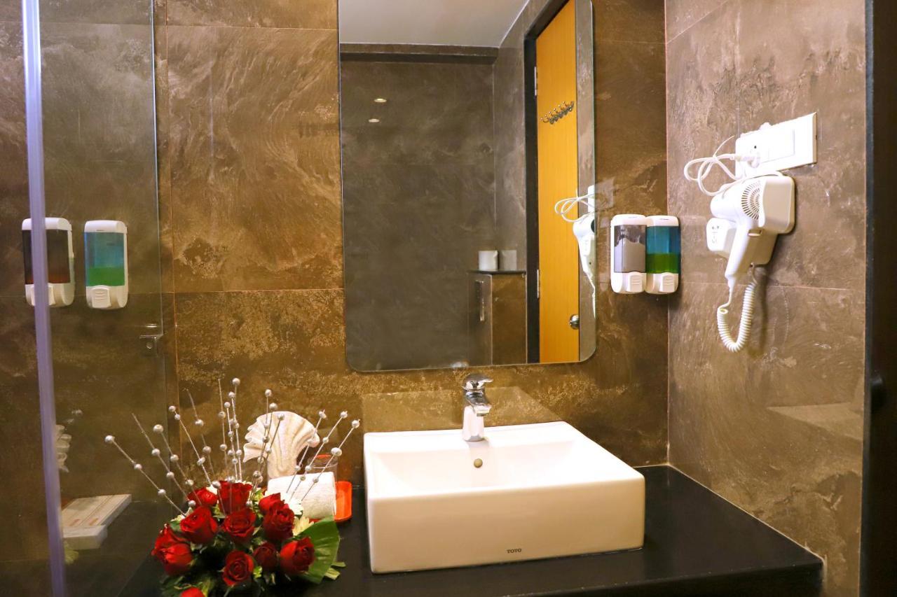 Sai Neem Tree Hotel เชอร์ดี ภายนอก รูปภาพ