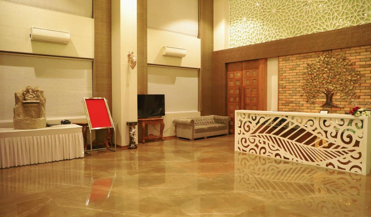 Sai Neem Tree Hotel เชอร์ดี ภายนอก รูปภาพ