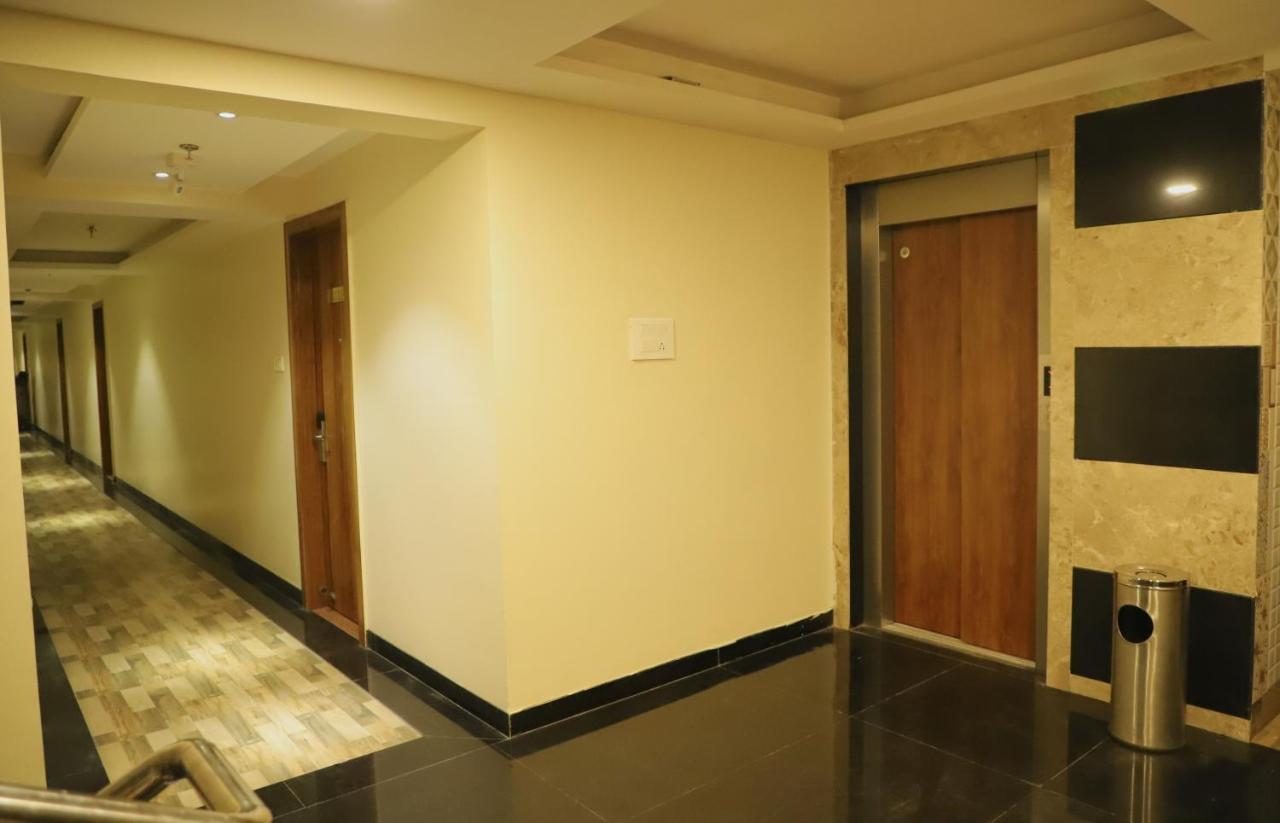 Sai Neem Tree Hotel เชอร์ดี ภายนอก รูปภาพ