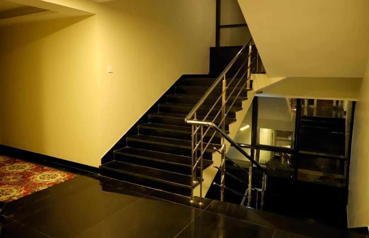 Sai Neem Tree Hotel เชอร์ดี ภายนอก รูปภาพ
