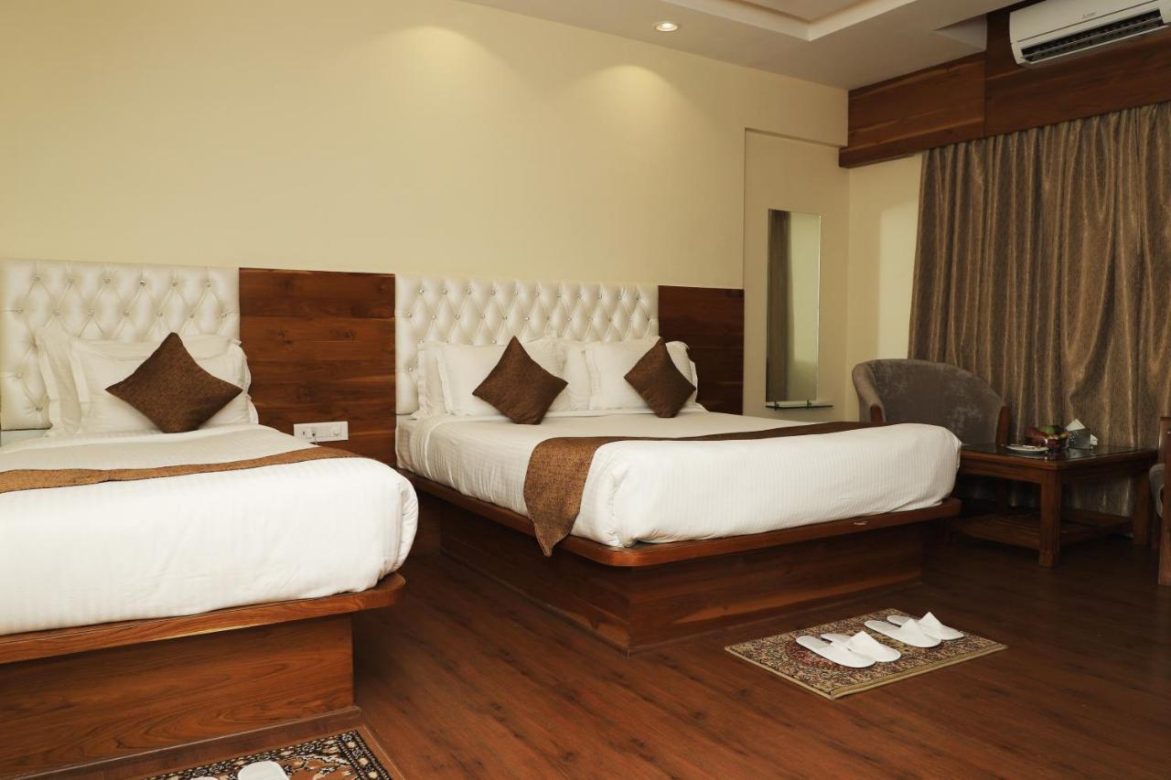 Sai Neem Tree Hotel เชอร์ดี ภายนอก รูปภาพ