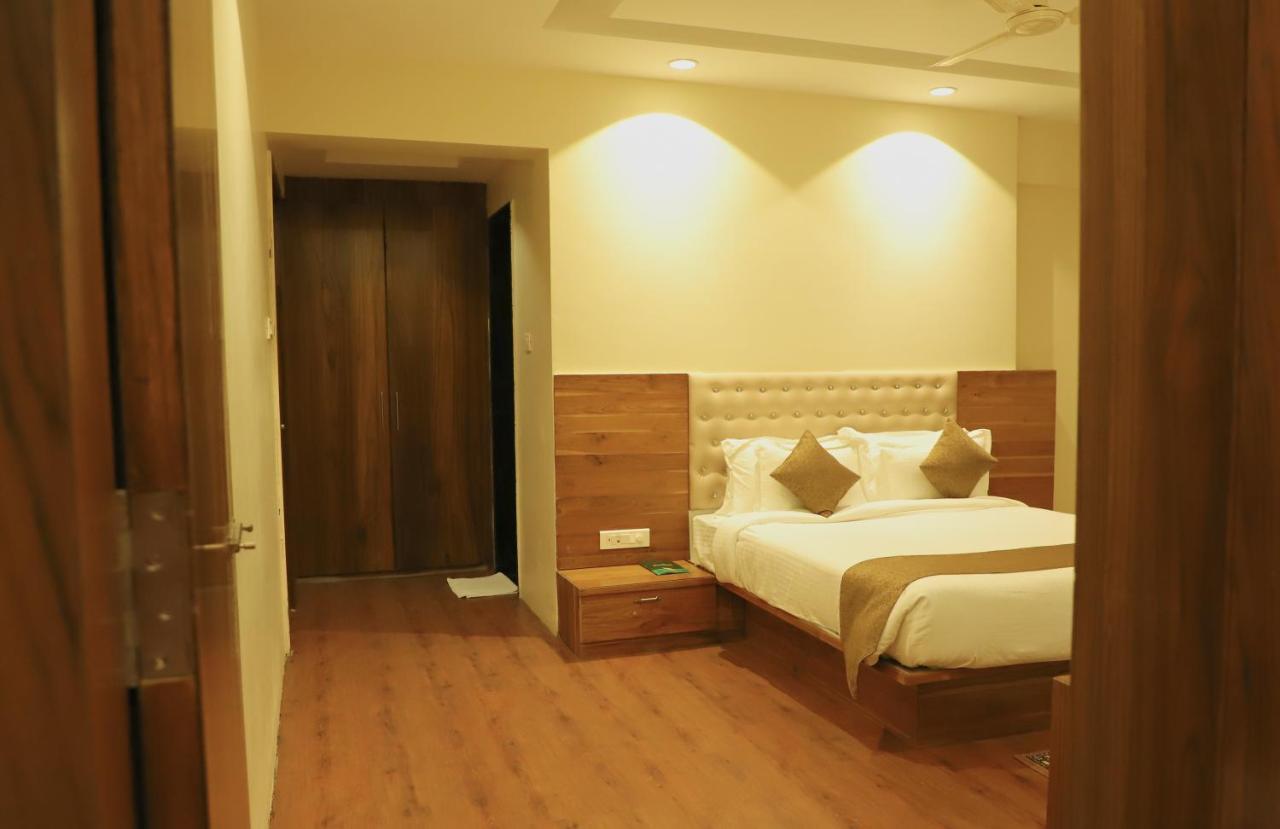 Sai Neem Tree Hotel เชอร์ดี ภายนอก รูปภาพ