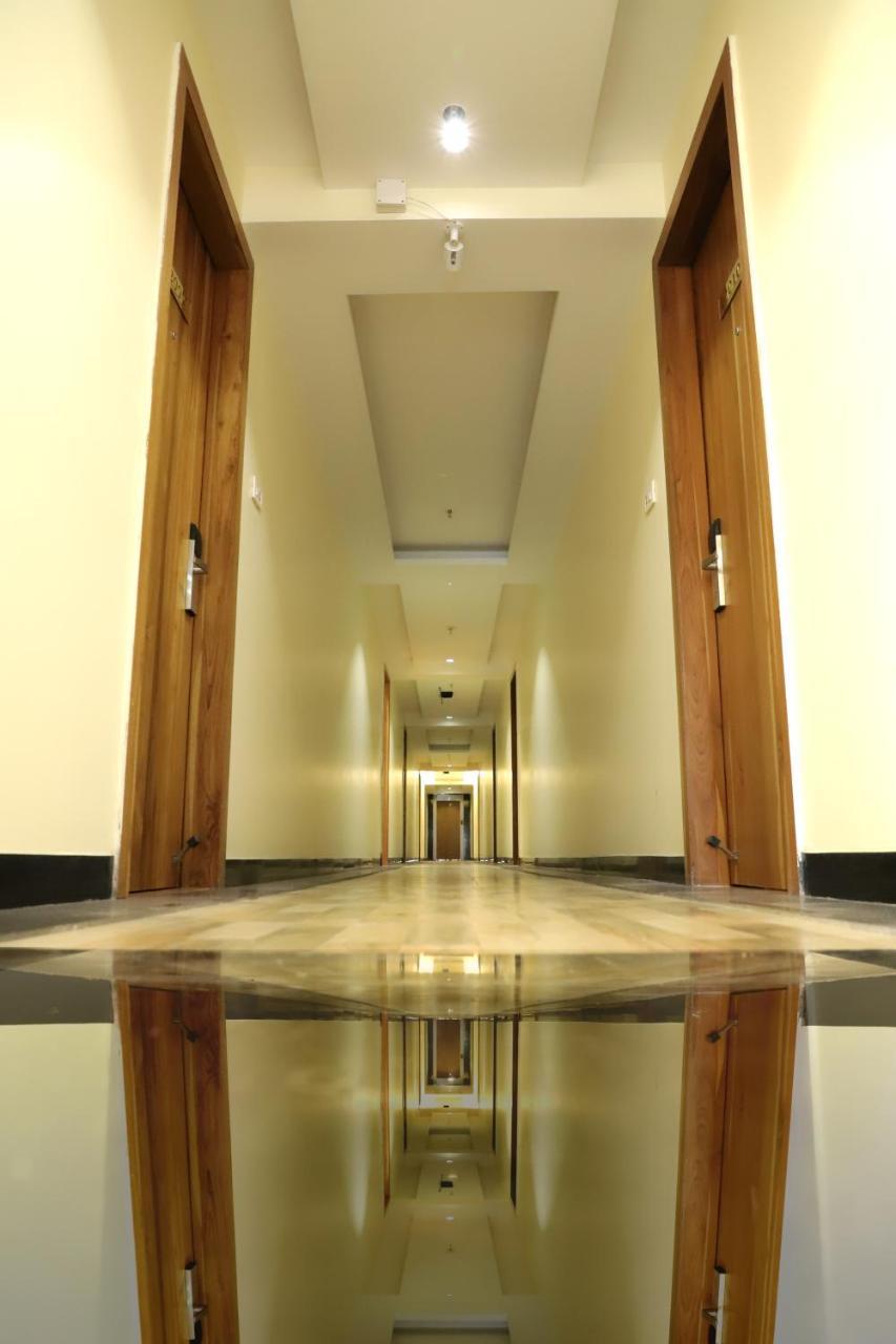 Sai Neem Tree Hotel เชอร์ดี ภายนอก รูปภาพ