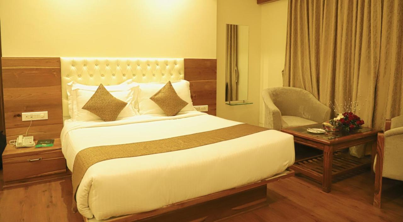 Sai Neem Tree Hotel เชอร์ดี ภายนอก รูปภาพ