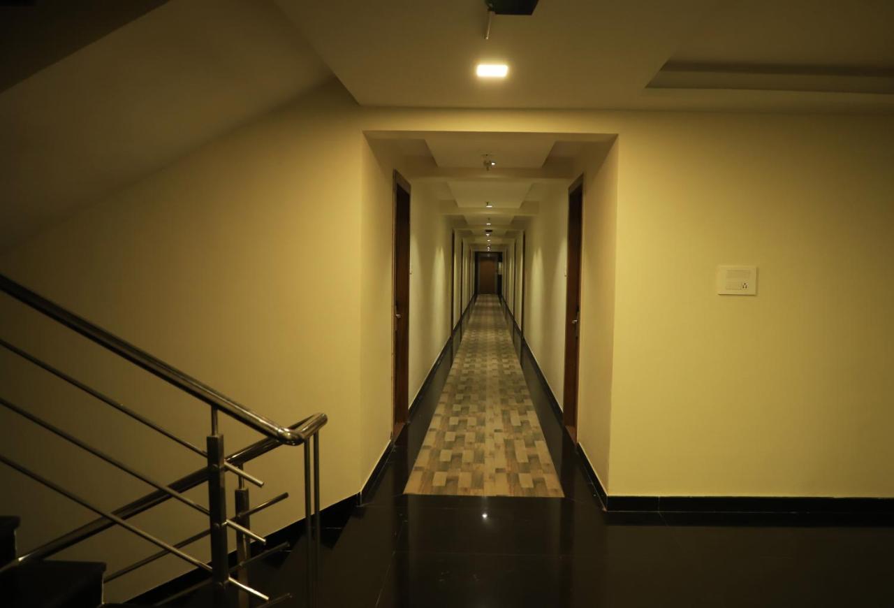 Sai Neem Tree Hotel เชอร์ดี ภายนอก รูปภาพ